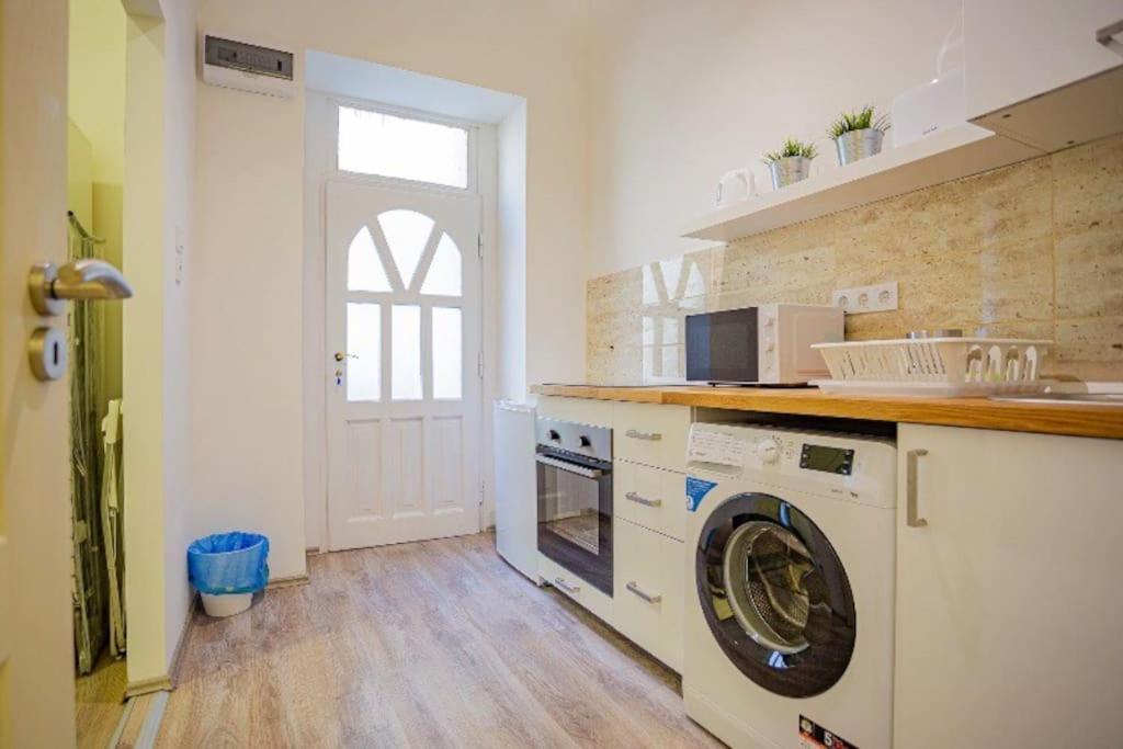 Cosy Flat In Akacfa Str., Aya Apartment บูดาเปสต์ ภายนอก รูปภาพ